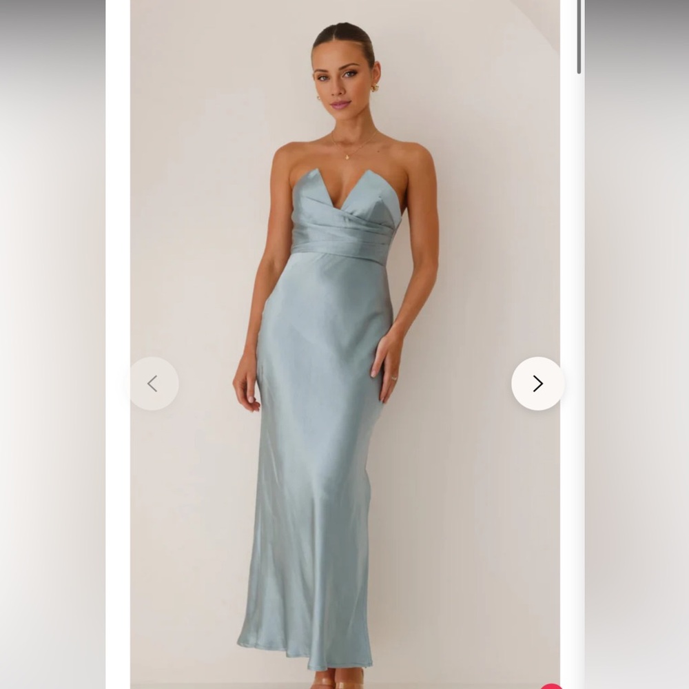 Chic Strapless Satin Dress in Soft Blue
